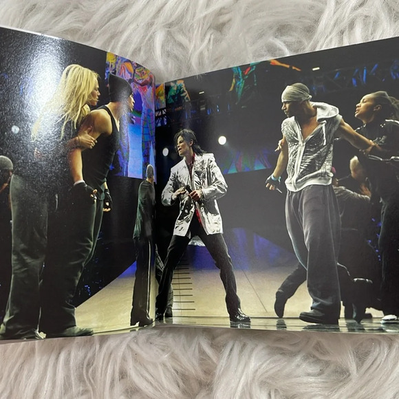 This Is It by Michael Jackson (2 CD, 2009, Sony) Hardcover Booklet, Souvenir - Picture 8 of 16